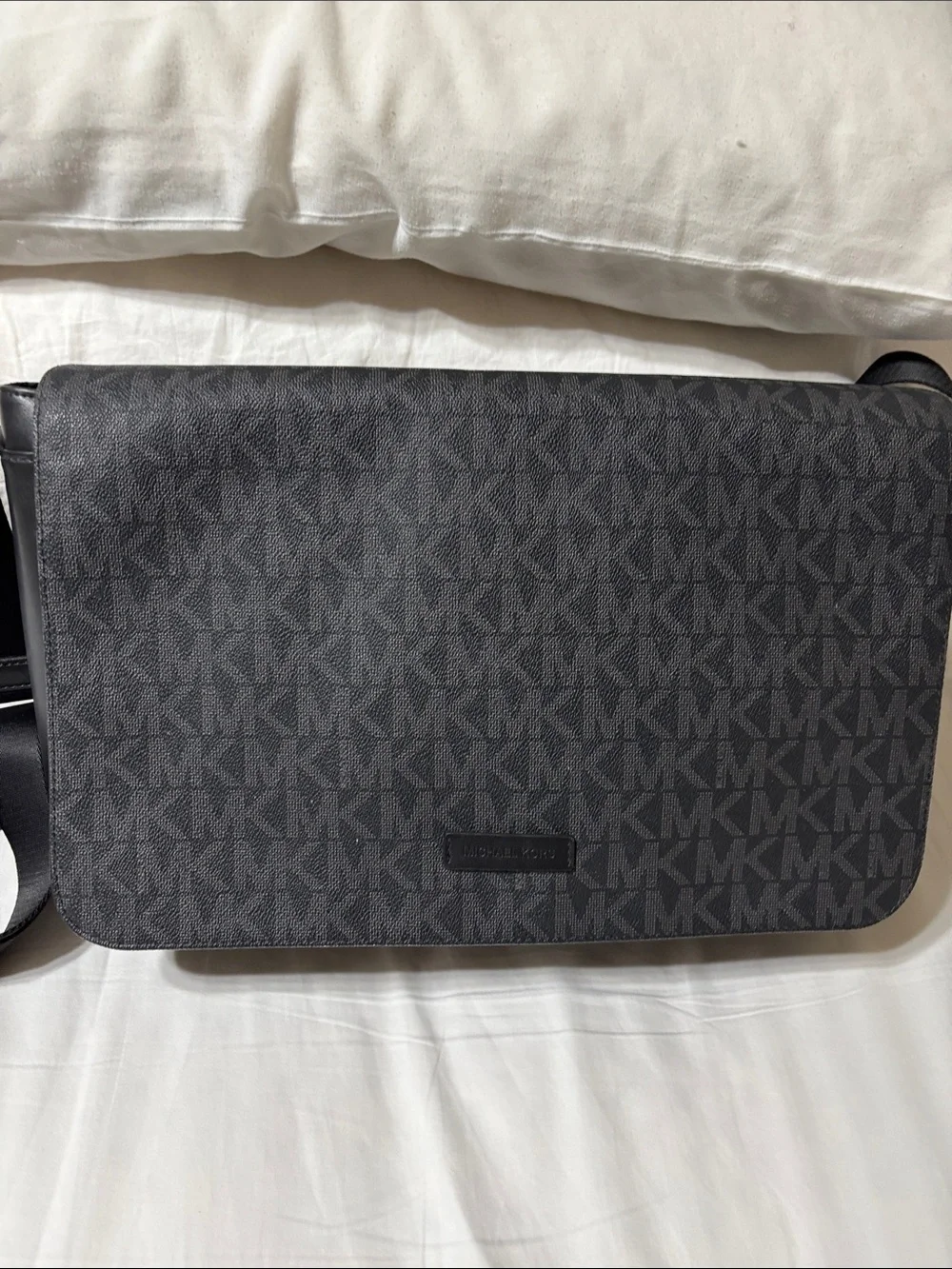 Michael Kors men’s Black Quilted leather signature flap Messenger Bag. Like new!